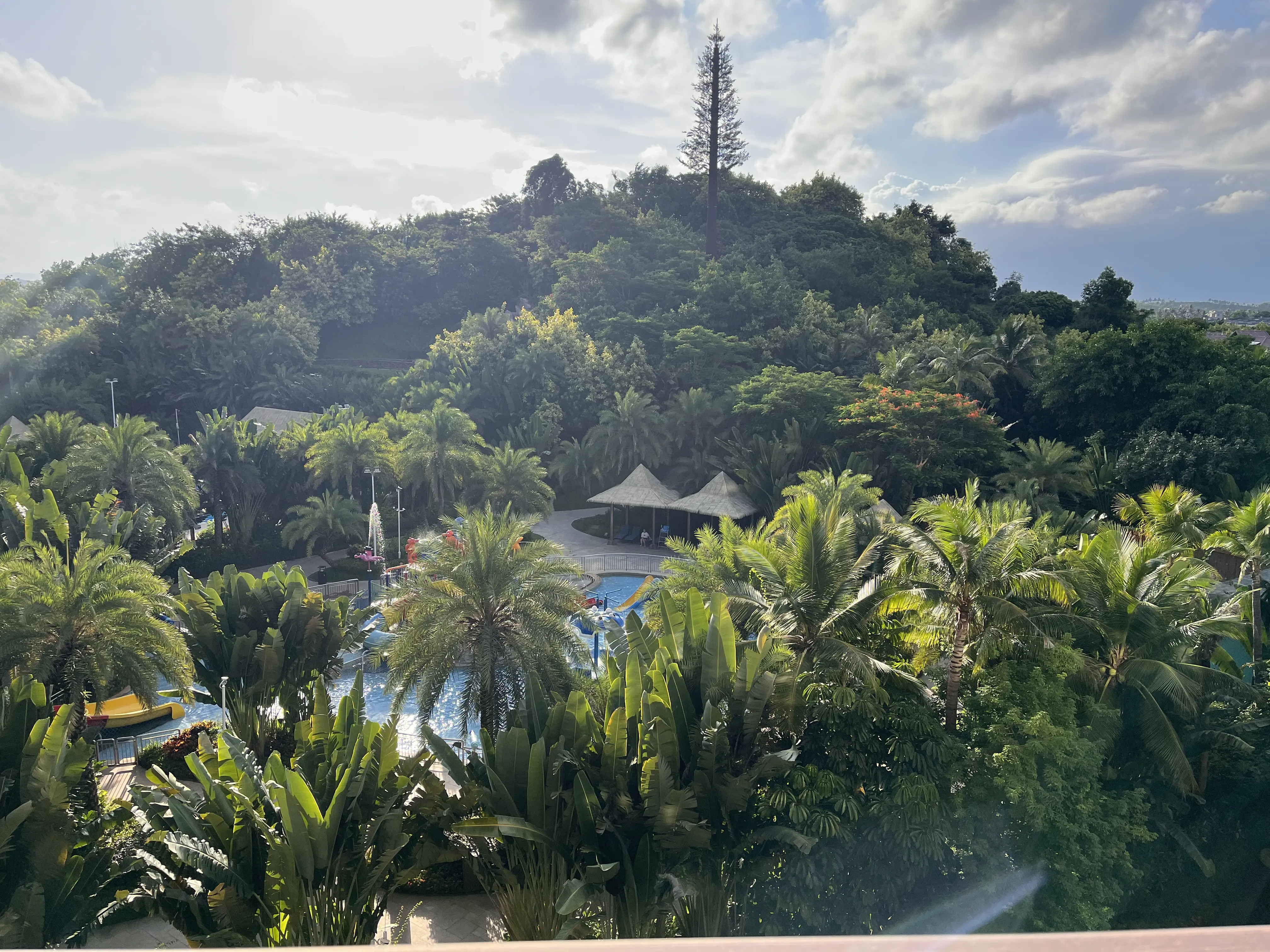 到陵水换个希尔顿住，好好睡觉休息两天，不搞特种兵了。